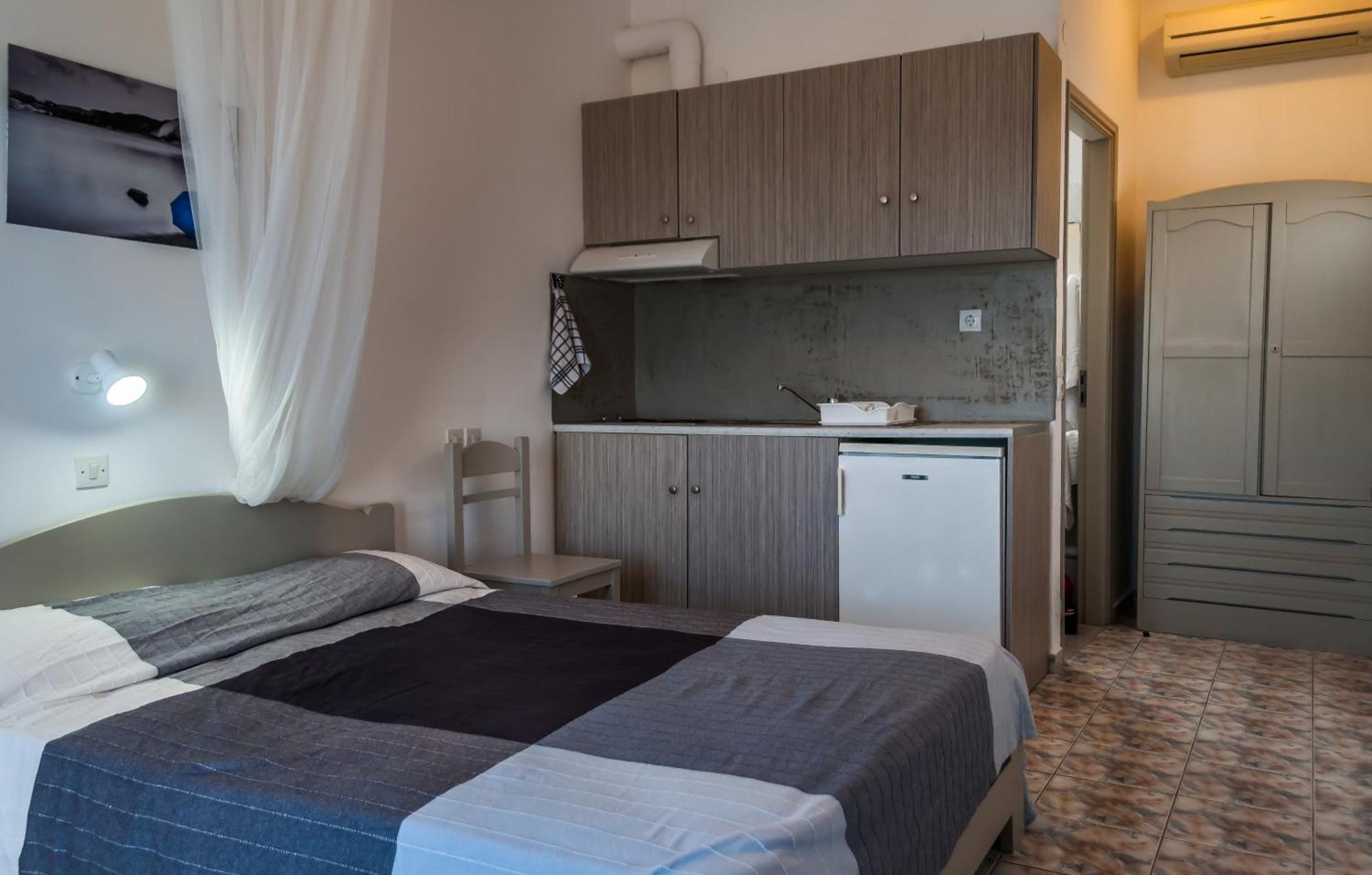 Agnanti View Hotel Pachaina ภายนอก รูปภาพ